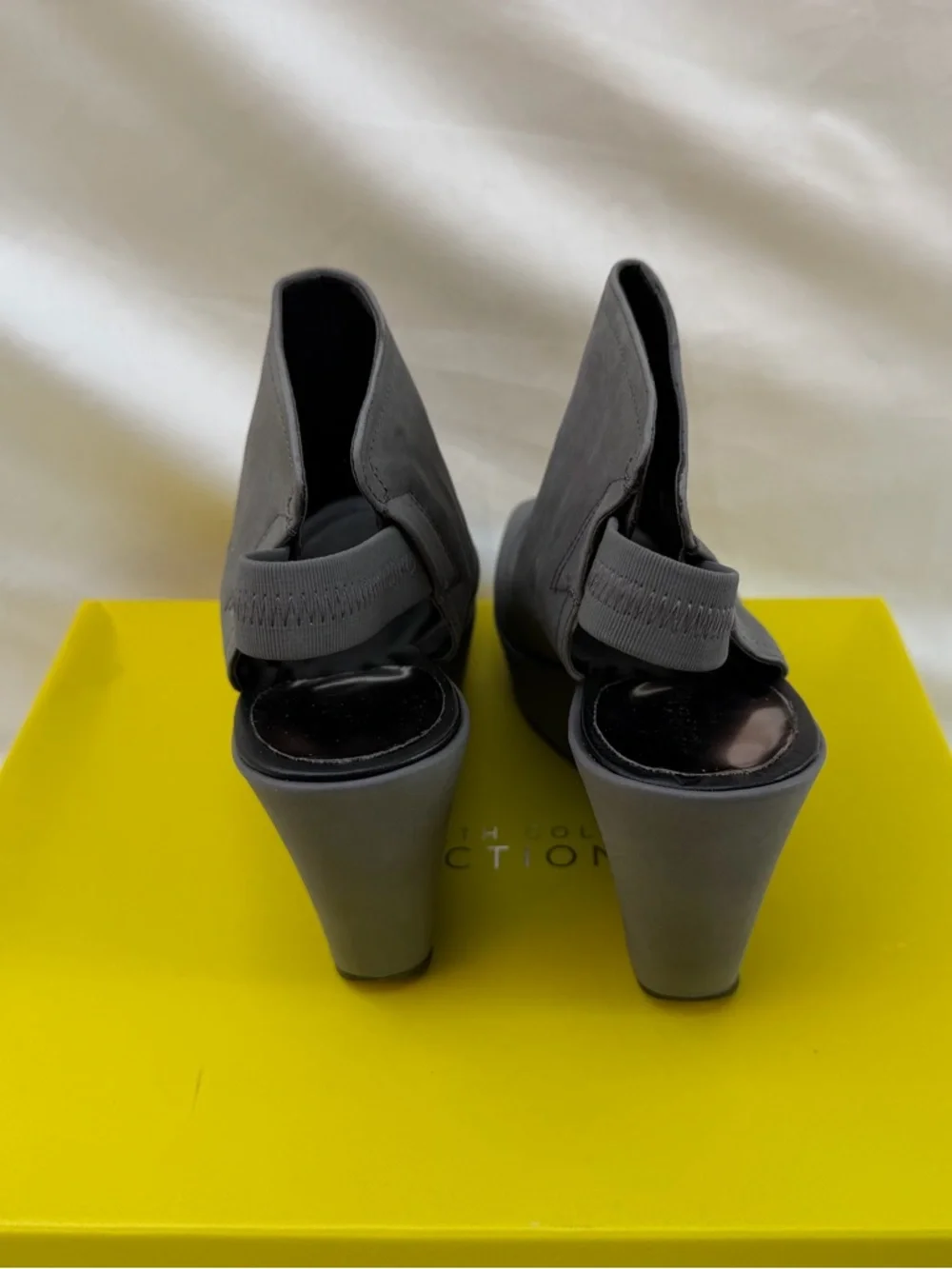 Kenneth Cole Reaction Sole Search Leather Peep Toe Wedge‎ Shooties Size 8